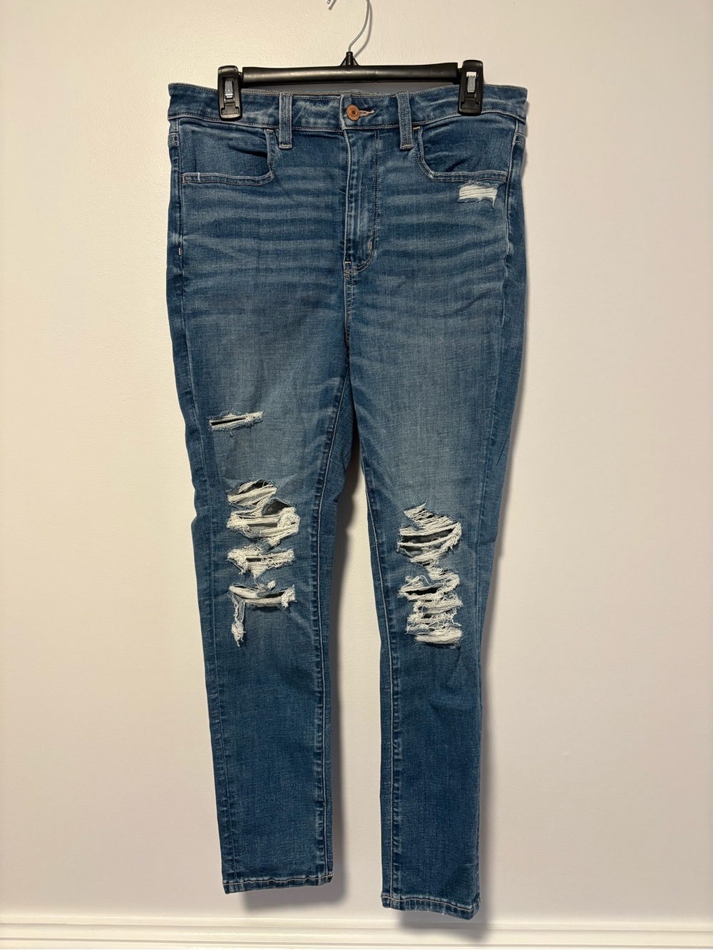American Eagle Super High Rise Jegging Size 12 Short Distressed Jeans